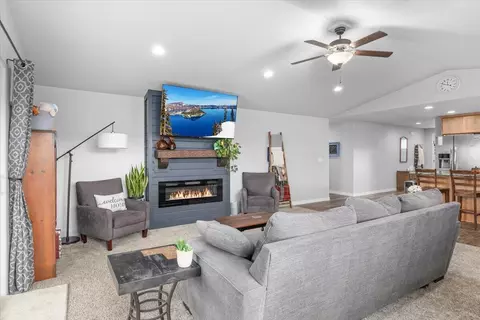 Living - 686 Sheffield Dr, Eagle Point, OR 97524 photo 1 of 1