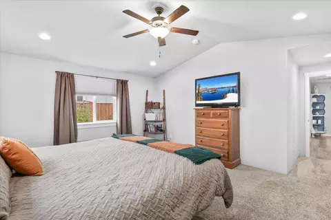 Bedroom - 686 Sheffield Dr, Eagle Point, OR 97524 photo 5 of 5