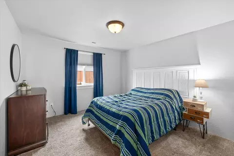 Bedroom - 686 Sheffield Dr, Eagle Point, OR 97524 photo 3 of 5