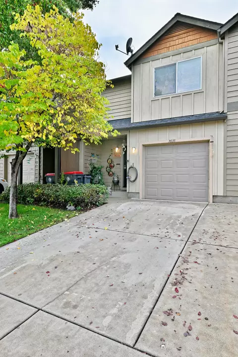 7635 Coloma St, White City, OR 97503
