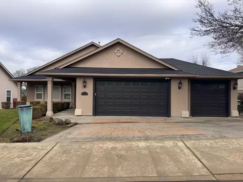 1231 Poppy Ridge Dr, Eagle Point, OR 97524