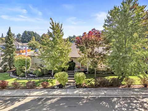4250 Tamarack Dr, Medford, OR 97504