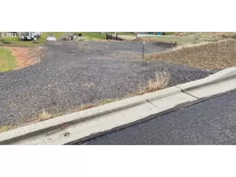 1901 SW Runnion Ln, Pendleton, OR 97801