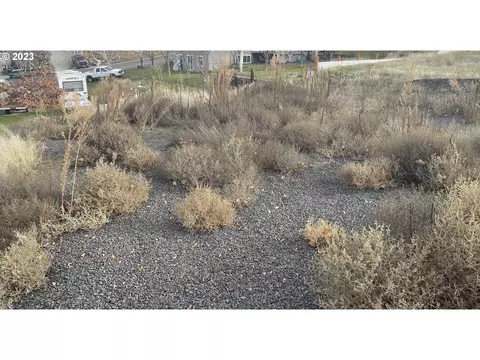 1901 SW Runnion Ln, Pendleton, OR 97801 photo 2