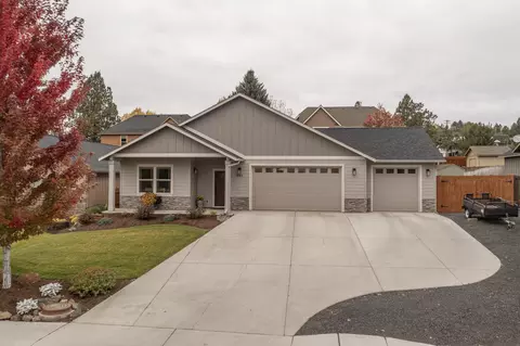 2745 SW 32nd St, Redmond, OR 97756