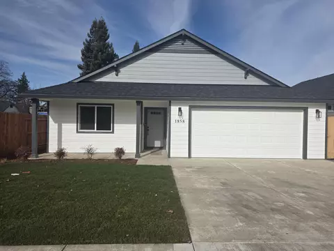 1858 Ingram Ln, Medford, OR 97501