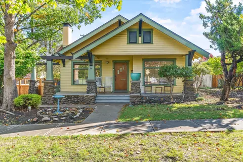 94 N 3rd St, Ashland, OR 97520