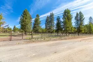 8859 Split Rail Rd, La Pine, OR 97739 photo 8