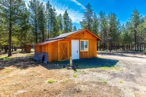 8859 Split Rail Rd, La Pine, OR 97739