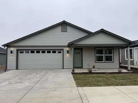 590 NE Arnold St #183, Madras, OR 97741