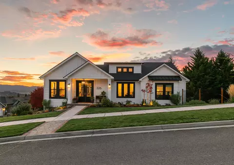 326 Mary Bee Ln, Medford, OR 97504