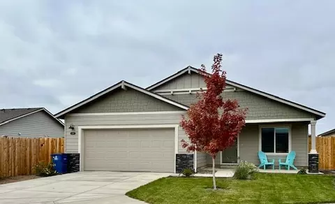 3395 NW 11th Ct, Redmond, OR 97756