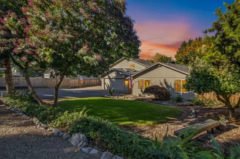 9085 SW Edgewood St, Tigard, OR 97223