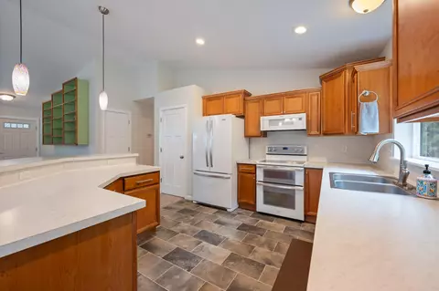 Kitchen - 60026 Turquoise Rd, Bend, OR 97702 photo 2 of 4