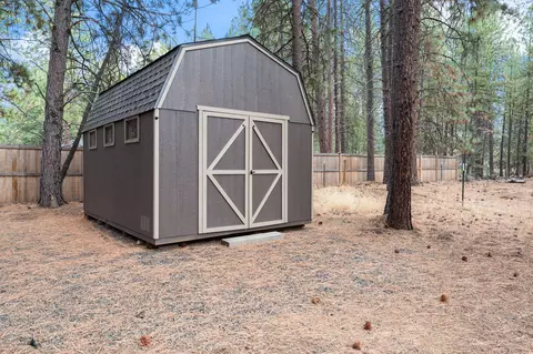 Exterior - 60026 Turquoise Rd, Bend, OR 97702 photo 9 of 11
