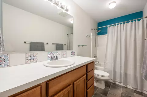 Bath - 60026 Turquoise Rd, Bend, OR 97702 photo 2 of 3