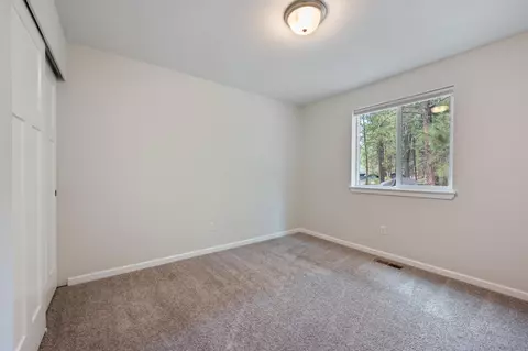 Bedroom - 60026 Turquoise Rd, Bend, OR 97702 photo 2 of 6