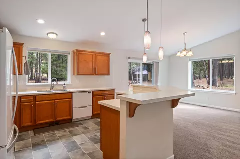 Kitchen - 60026 Turquoise Rd, Bend, OR 97702 photo 4 of 4