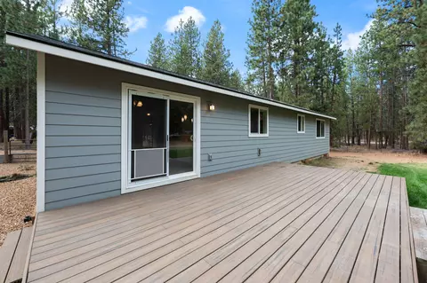 Exterior - 60026 Turquoise Rd, Bend, OR 97702 photo 5 of 11