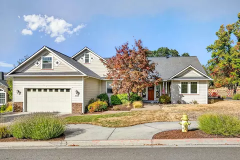 1151 Arrowhead Trl, Eagle Point, OR 97524 photo 1
