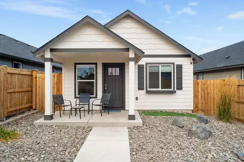 3246 NW 9th St, Redmond, OR 97756