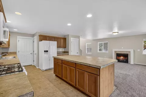 Living - 21154 Ritz Pl, Bend, OR 97702 photo 5 of 5
