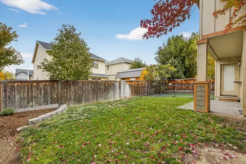 Exterior - 21154 Ritz Pl, Bend, OR 97702 photo 4 of 6