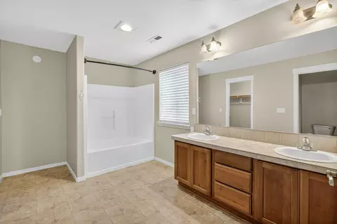 Bath - 21154 Ritz Pl, Bend, OR 97702 photo 1 of 3