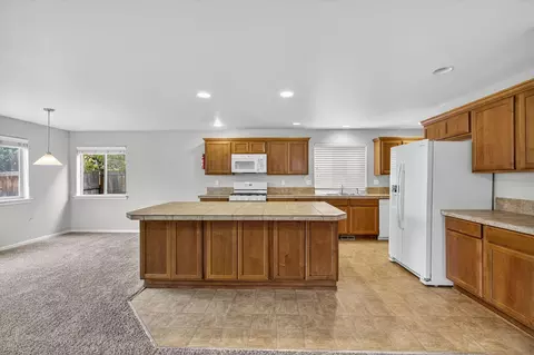 Kitchen - 21154 Ritz Pl, Bend, OR 97702 photo 2 of 2