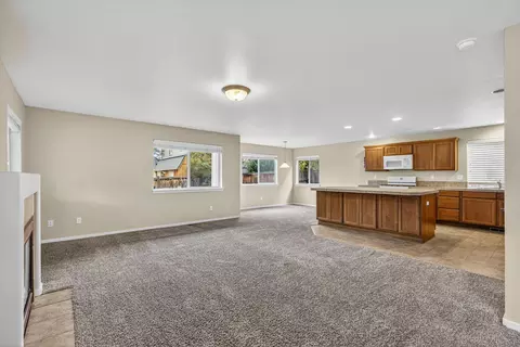 Living - 21154 Ritz Pl, Bend, OR 97702 photo 4 of 5