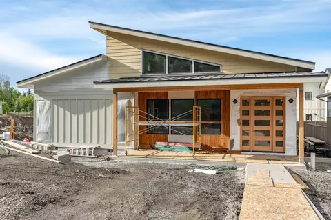 381 Clinton St #5200, Ashland, OR 97520