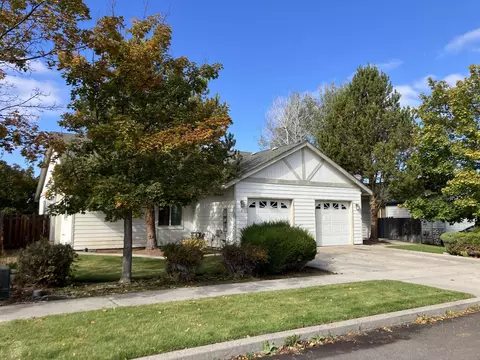 1297 NE Dawson Dr #A&B, Bend, OR 97701