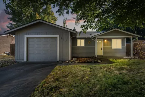315 S Buchanan Ave, Eagle Point, OR 97524