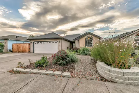 1752 Sandpiper Dr, Medford, OR 97501