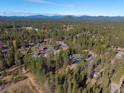 View/Area - 17285 Scaup Dr, Bend, OR 97707 photo 9 of 10