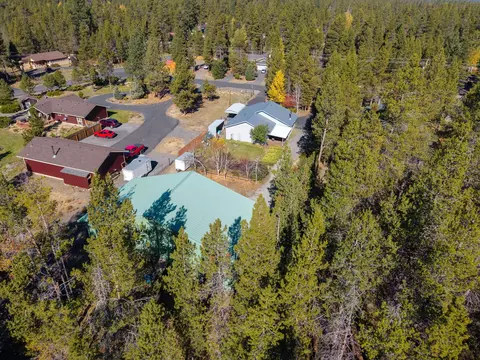 View/Area - 17285 Scaup Dr, Bend, OR 97707 photo 5 of 10
