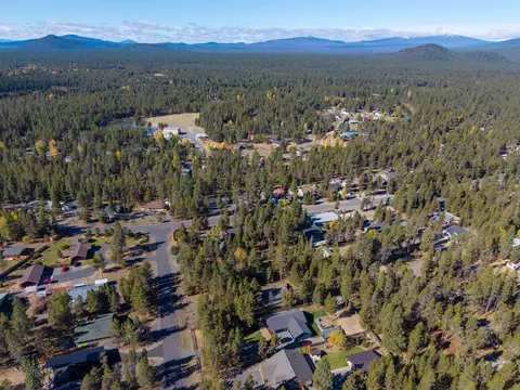View/Area - 17285 Scaup Dr, Bend, OR 97707 photo 8 of 10