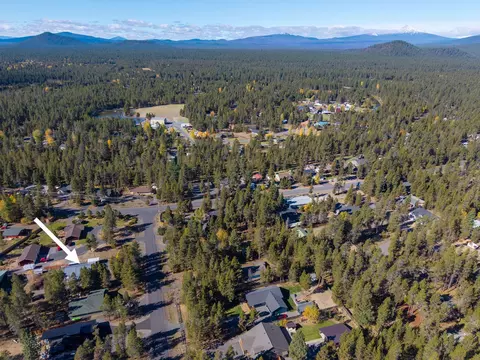 View/Area - 17285 Scaup Dr, Bend, OR 97707 photo 3 of 10
