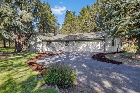 20720 Will Scarlet Ln SE, Bend, OR 97702