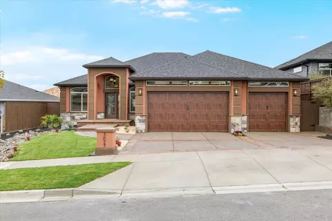 3027 Mt Thielsen Dr, Medford, OR 97504