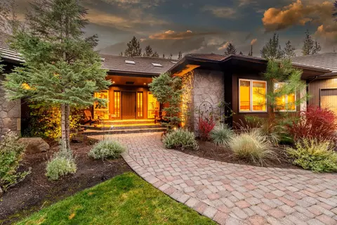 Exterior - 3237 NW Kidd Pl, Bend, OR 97703 photo 2 of 11