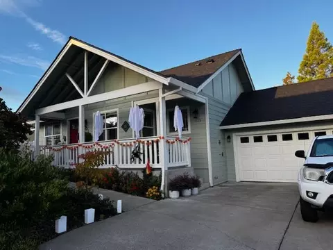 1123 Village Square Dr, Ashland, OR 97520