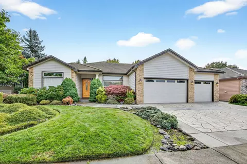 220 Pine Lake Dr, Eagle Point, OR 97524