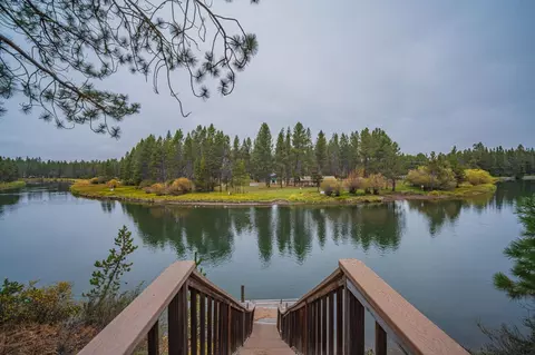 56019 Snow Goose Rd, Bend, OR 97707