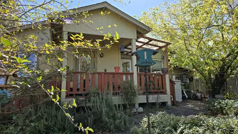 488 Crowson Rd, Ashland, OR 97520