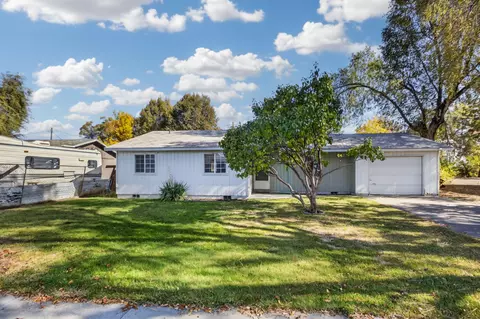 155 SW 2nd St, Madras, OR 97741