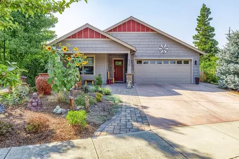 335 Meadow Slope Dr, Talent, OR 97540