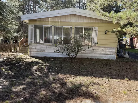 61060 Kings Ln #107, Bend, OR 97702