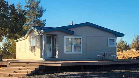 12705 SW Airfield Ln, Culver, OR 97734