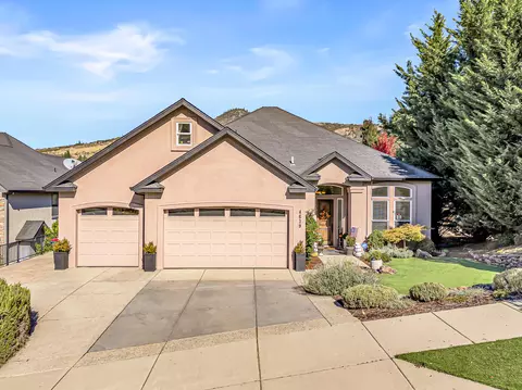 4639 Hathaway Dr, Medford, OR 97504